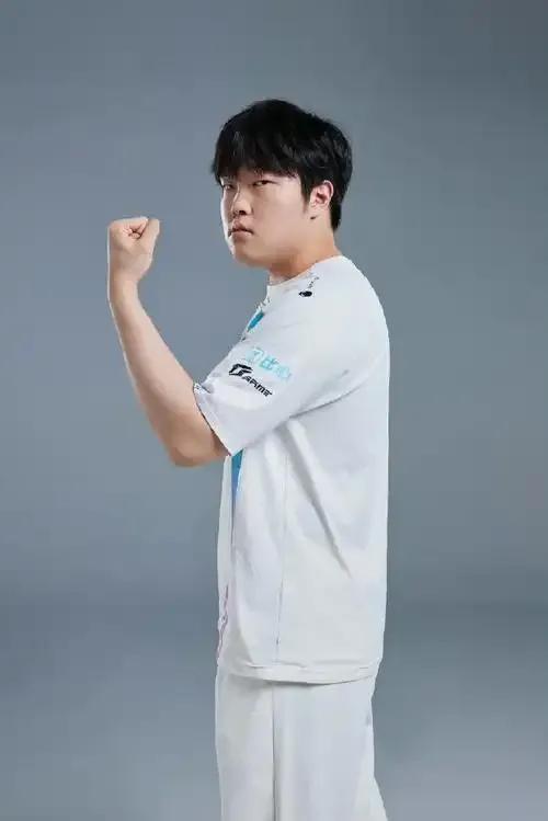 包含Rookie连续五场比赛得分超过势不可挡，C9挑战极限！的词条九游