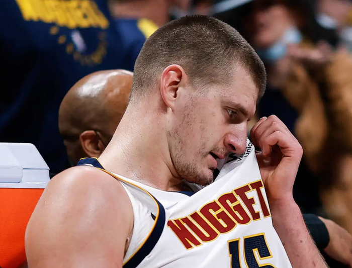 阿扎伦卡在掘金比赛中连败，大胜引发热议！的简单介绍九游体育