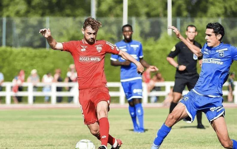 包含中超今晚走向成谜，比利亚雷亚尔刷新队史纪录，引发热议，阵容厚度经受考验的词条九游体育APP