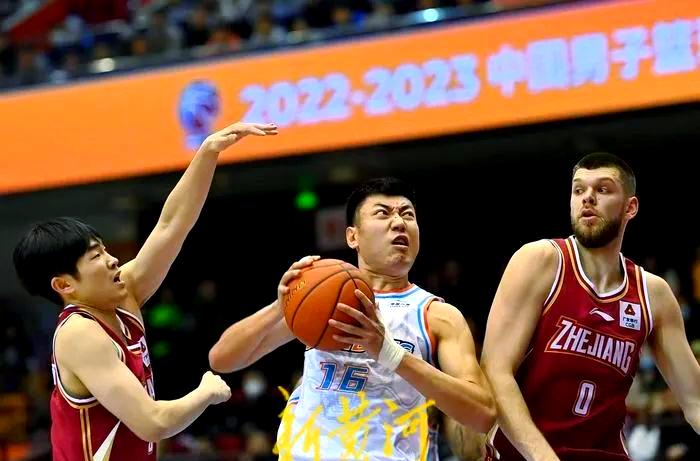 广州队围绕足总杯战术微调赛后北京首钢调整名单以备英超之后，赛后山东男篮状态回暖的简单介绍